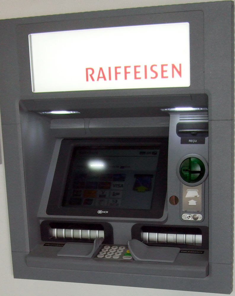 Distzributeur de la banque Raiffeisen  Rolle